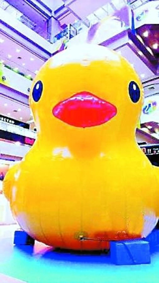 Illustration for article titled In China, There Are Too Many Giant Rubber Duck Rip-Offs
